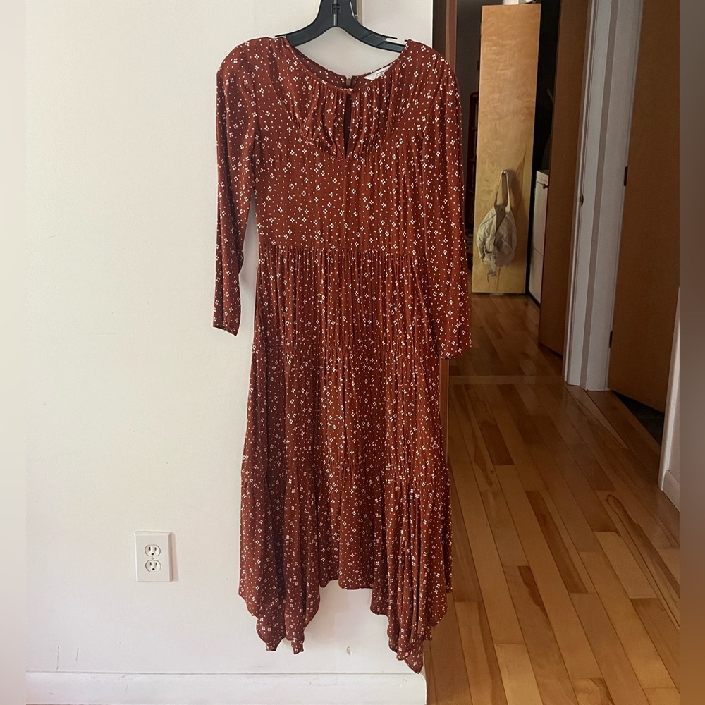 Elegant Rust Floral Dress - Picture 2 of 4